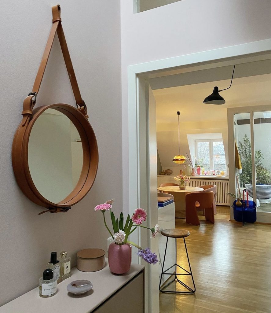 golden-sun-designed-mirror-on-wall-chirpyest